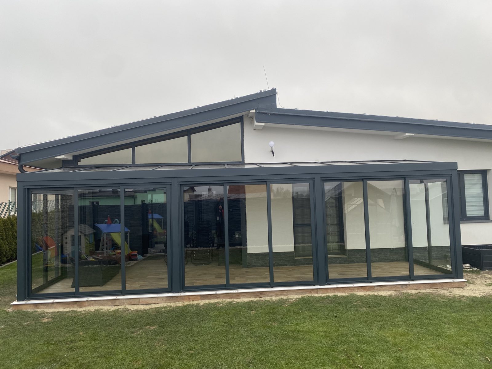 Hliníková pergola CLOUD s posuvným zasklením – Malý Slavkov